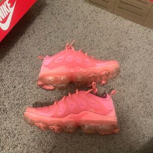 Wmns Air VaporMax Plus 'Bubblegum' in size 8
